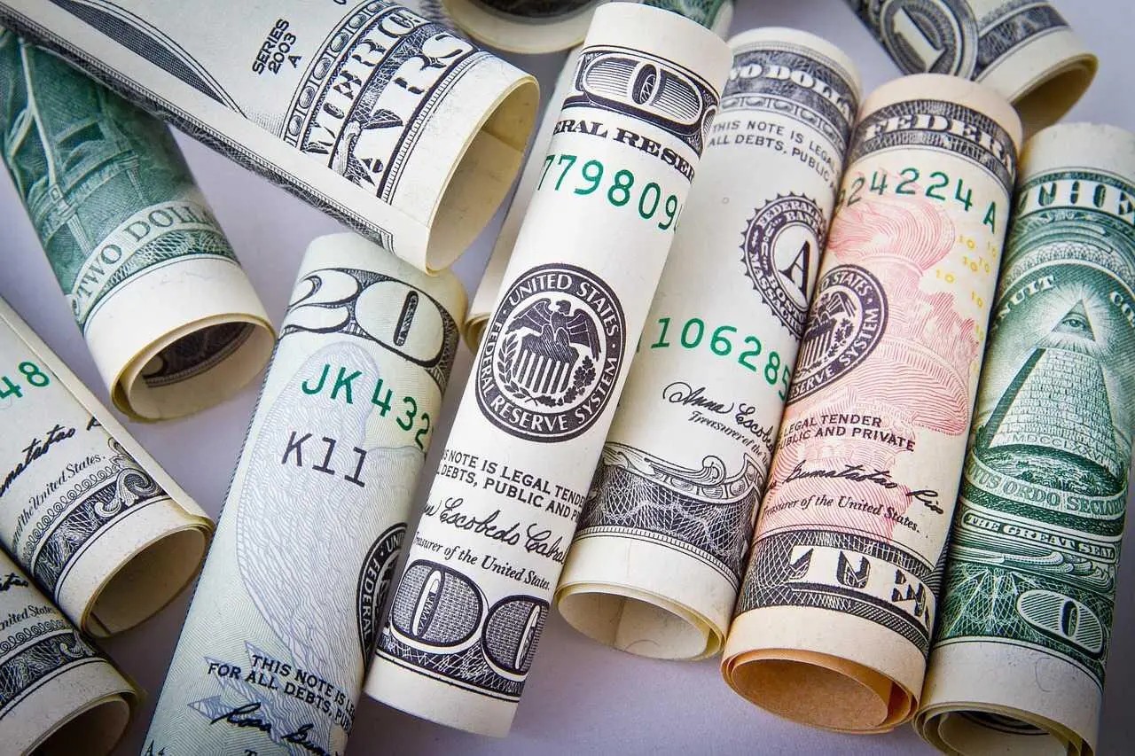 Курс валют в Україні на 27 березня: гривня зміцнилася щодо долара та євро