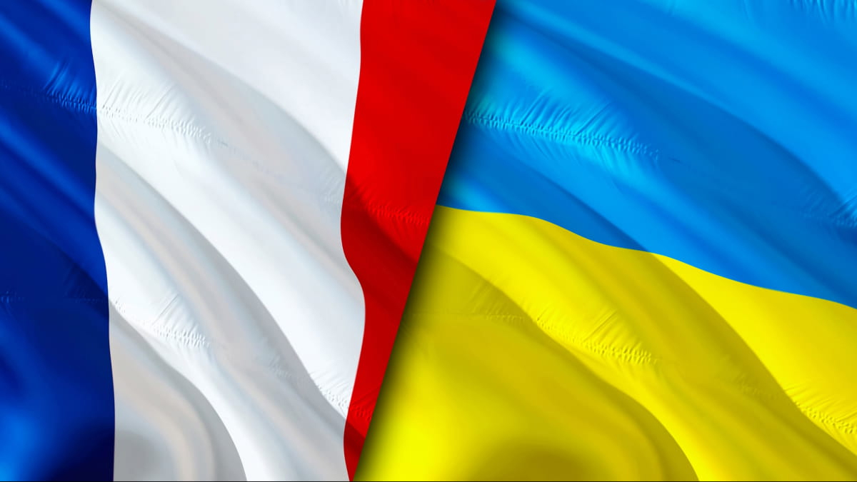 Україна та Франція створять “Центр єдності” для допомоги повернення українців додому