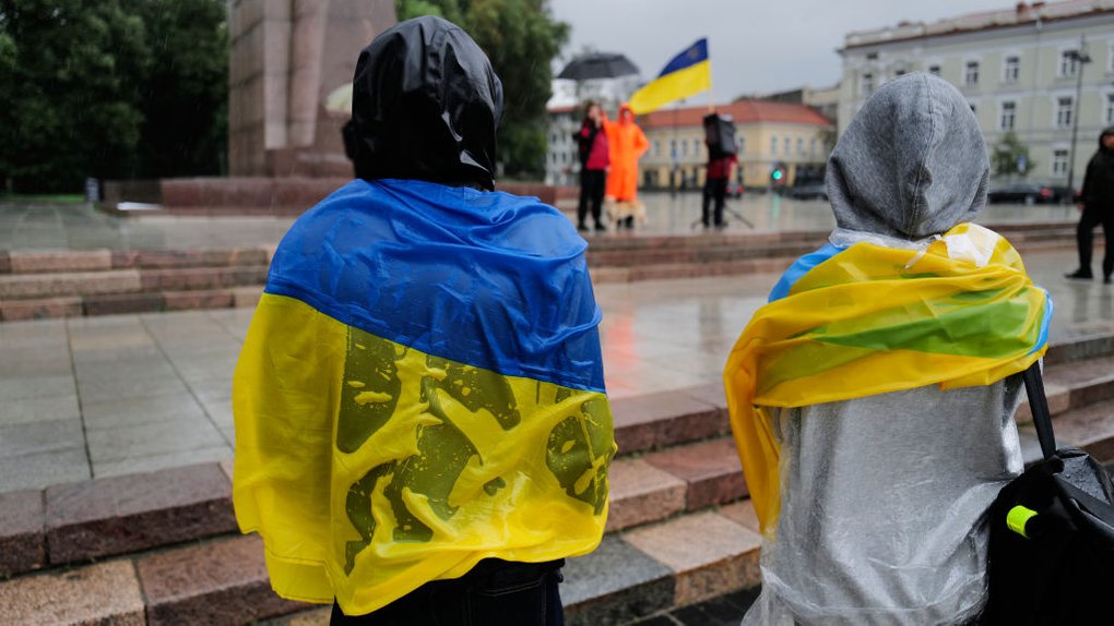 Масове повернення українців скасовується