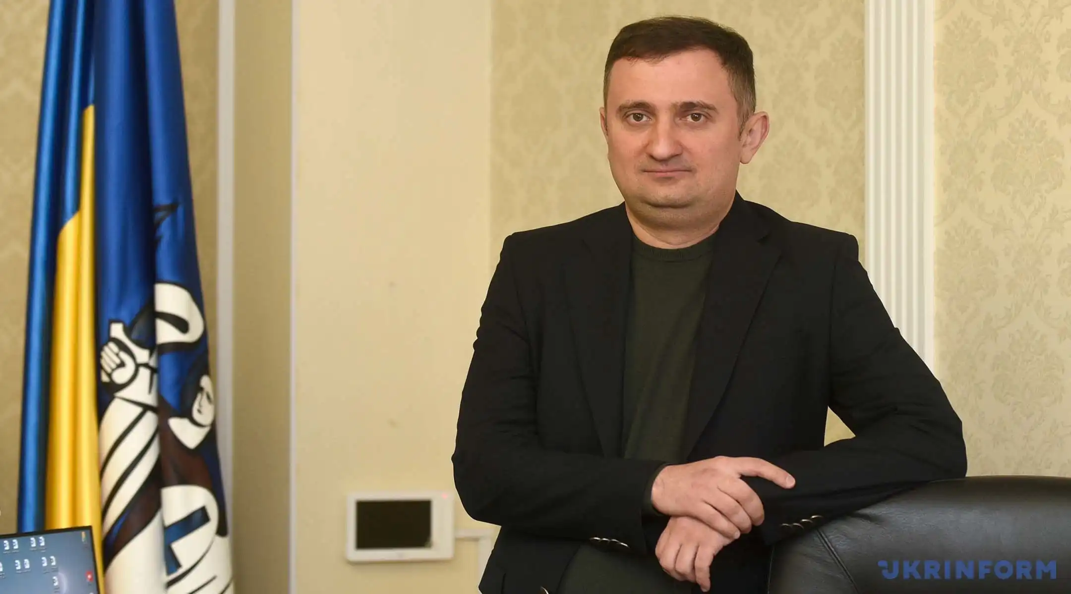 У директора Центру зайнятості Києва знайшли готівку на понад мільйон доларів