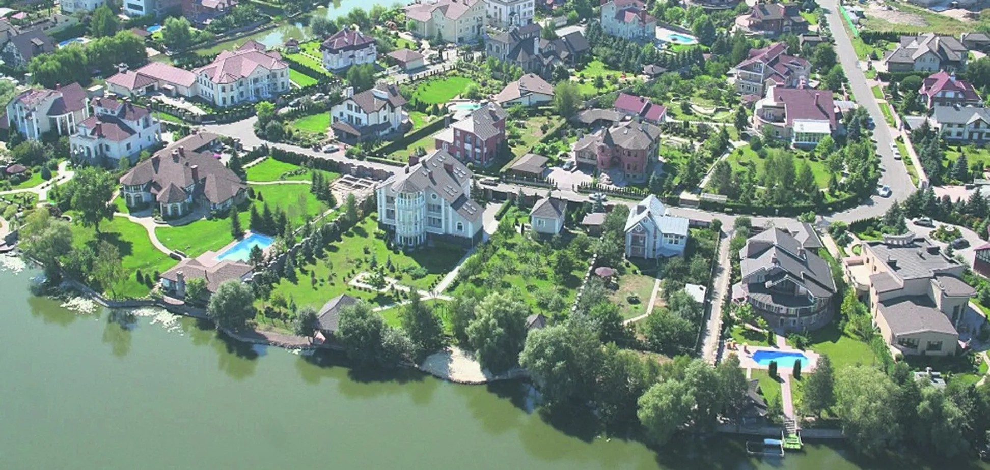 Елітне поселення у Конча-Заспі: як ліс для реабілітації митників став котеджним містечком для силовиків