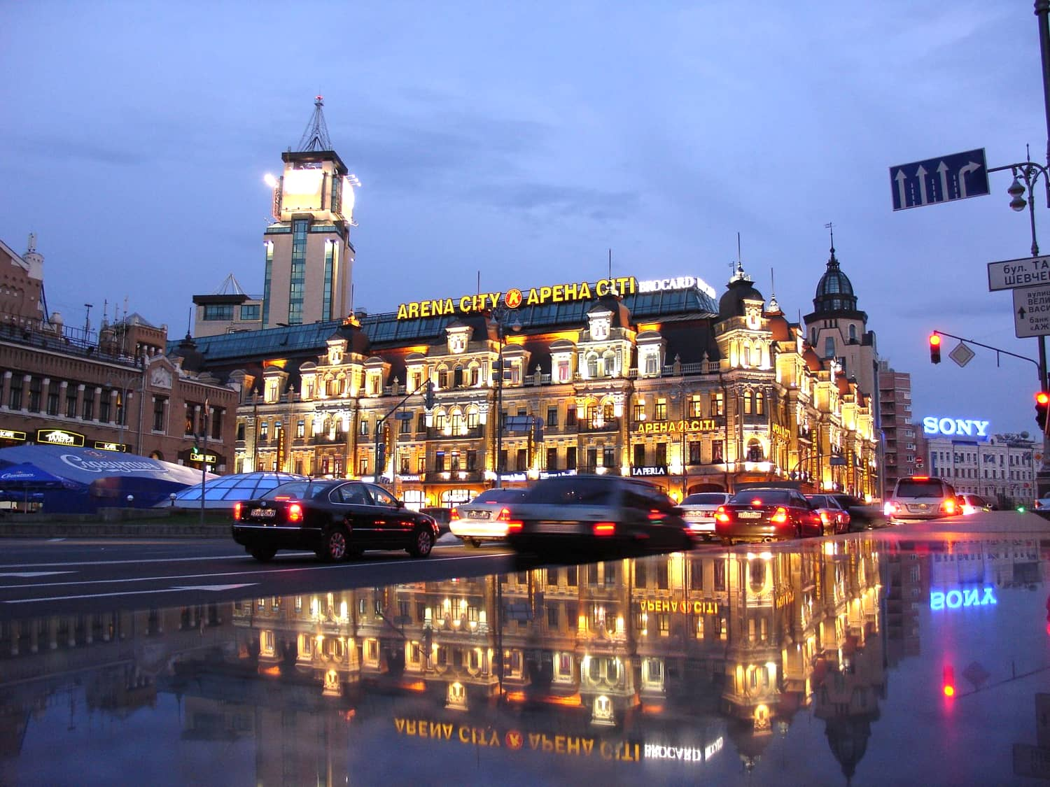 ТРЦ “Арена Сіті” продали за $13 млн: хто тепер його контролює після Фірташа