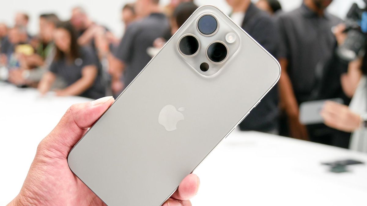 Користувачі iPhone скаржаться на перегрів батареї після апдейту iOS 26