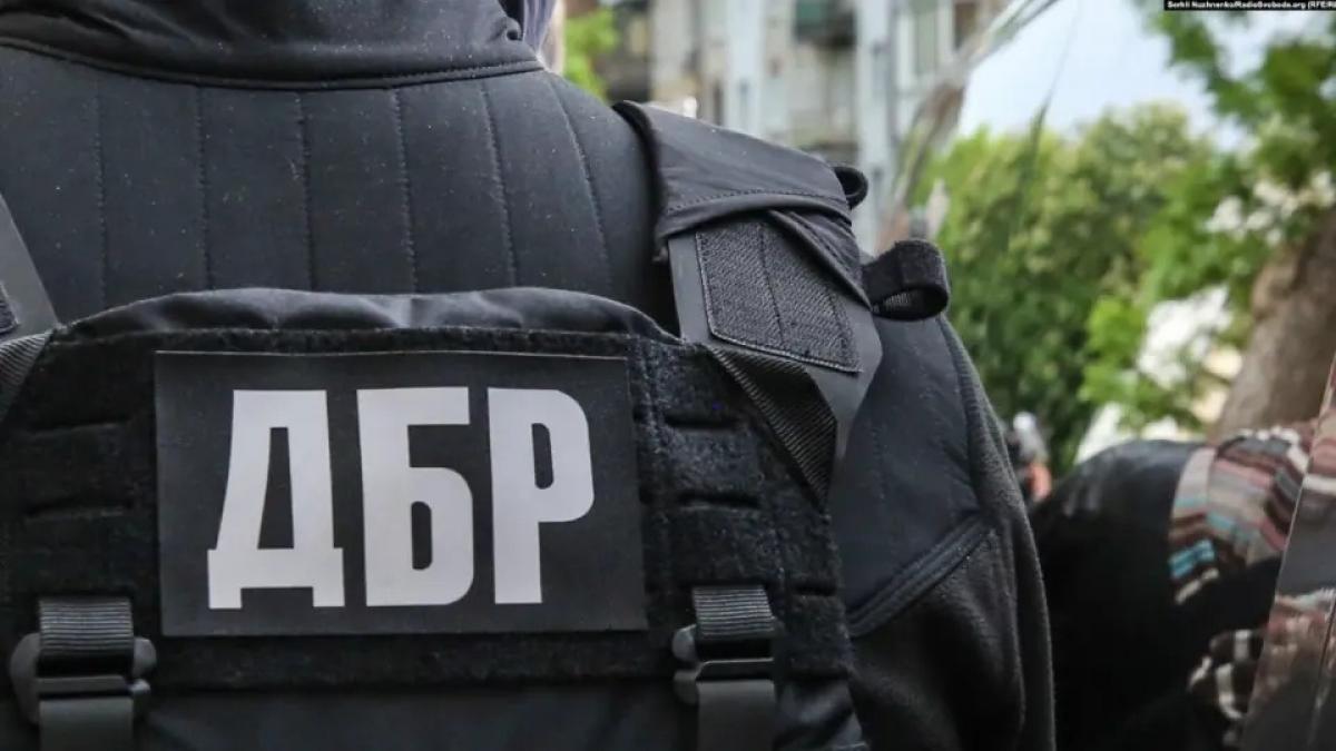 ДБР затримало чиновника Святошинської РДА за отримання частини хабаря
