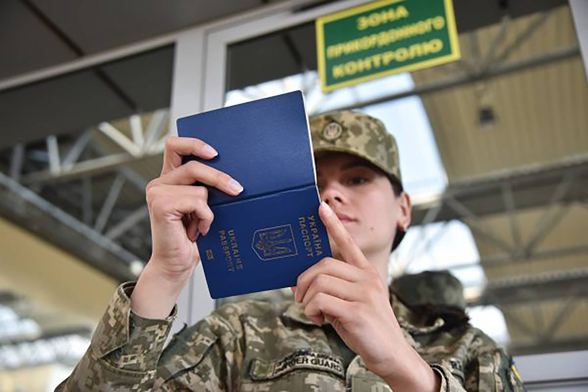 Виїзд за кордон: скільки українців залишили країну за п’ять років