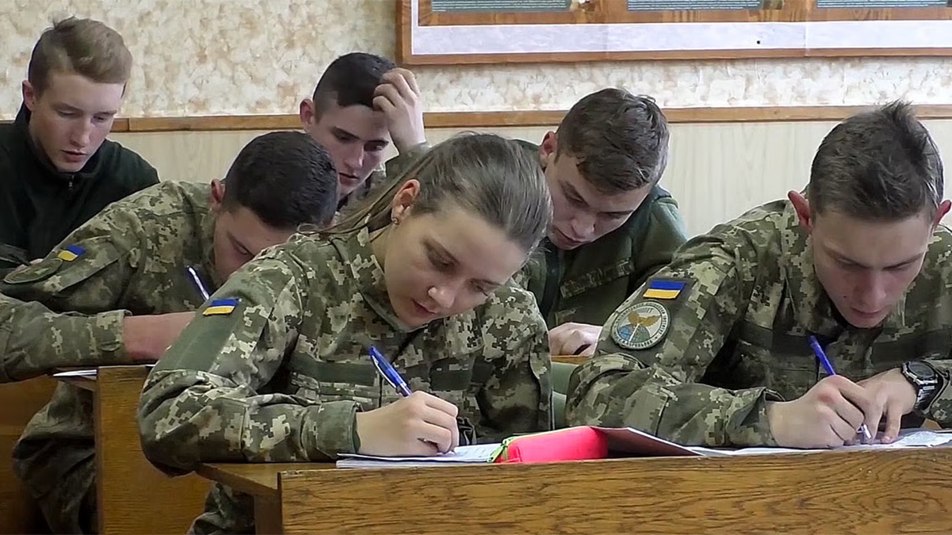 Уряд робить військову підготовку обов’язковою для студентів-медиків і фармацевтів