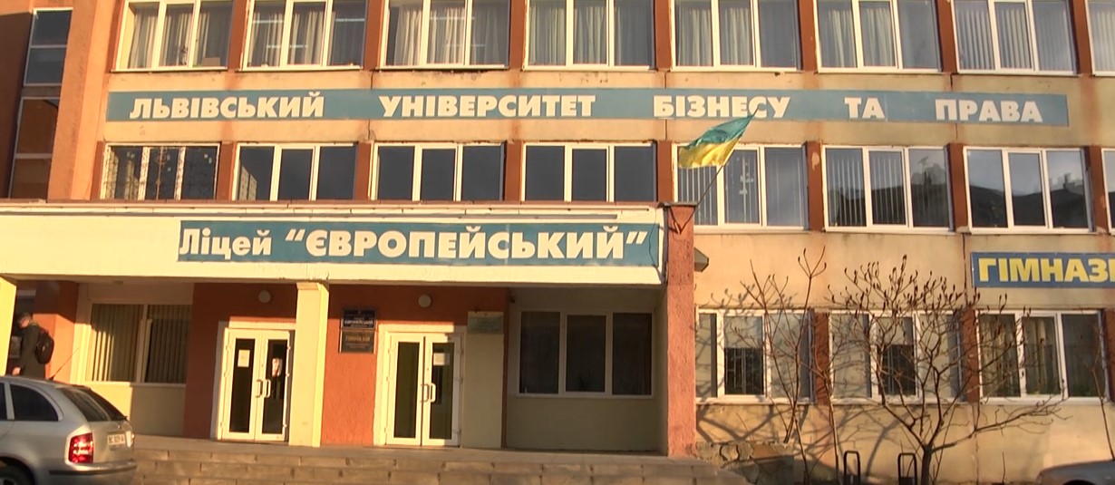 Власник вишу, де студенти уникали служби в армії, прагне потрапити до апеляційного суду