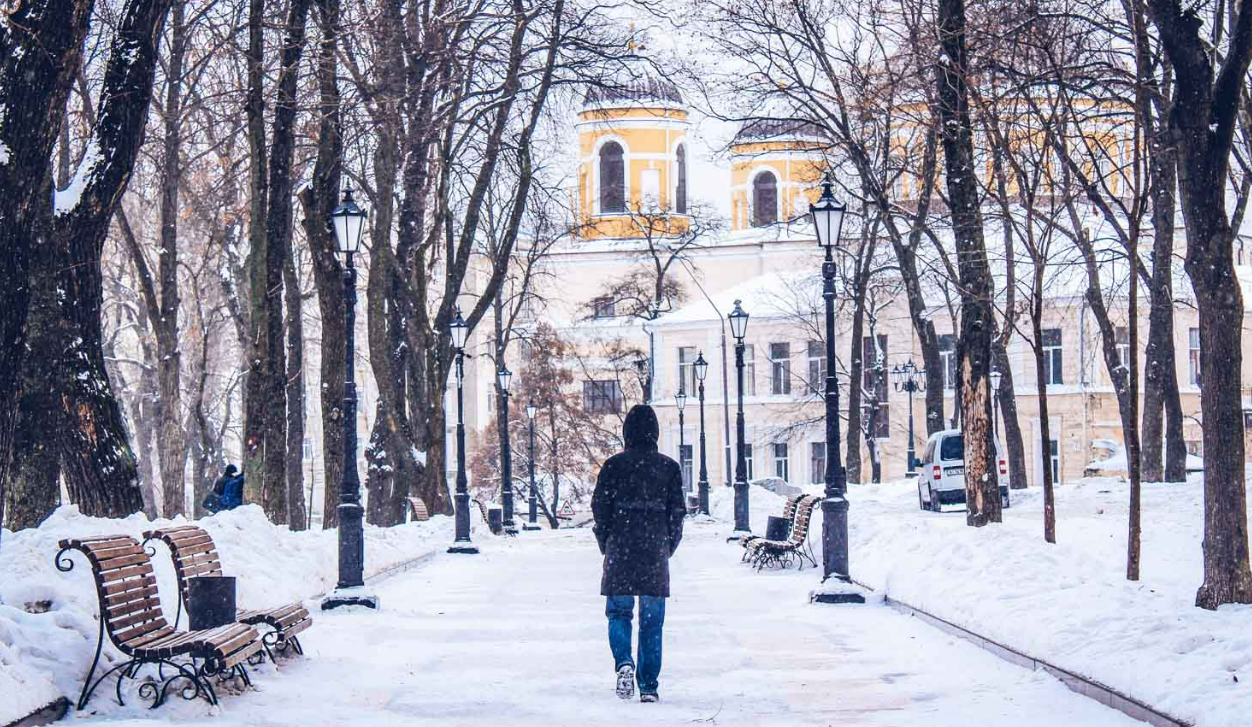 Погода в Україні сьогодні принесе сніг і сильний вітер