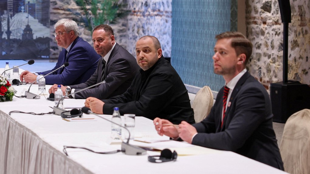Переговори щодо війни в Україні сповільнюються: дипломати попереджають про небезпечну паузу