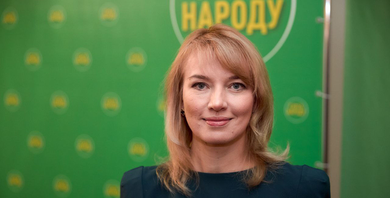 Соцмережі обговорюють дорогу сумку депутата Олени Шуляк