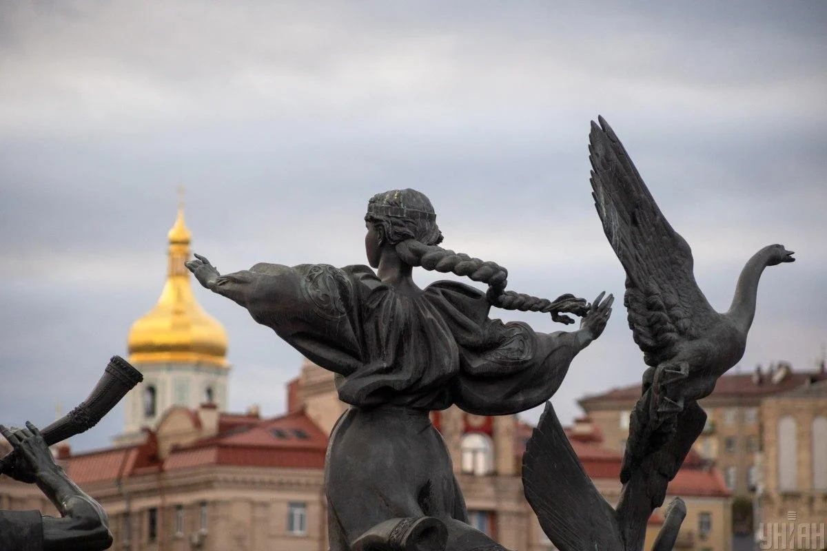 Після сонячних днів Україну чекає похолодання і дощі