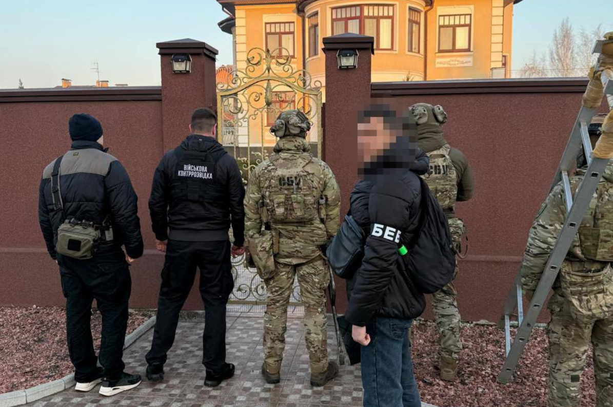 Схема на фортифікаціях: на Дніпропетровщині викрили розкрадання 14 млн грн