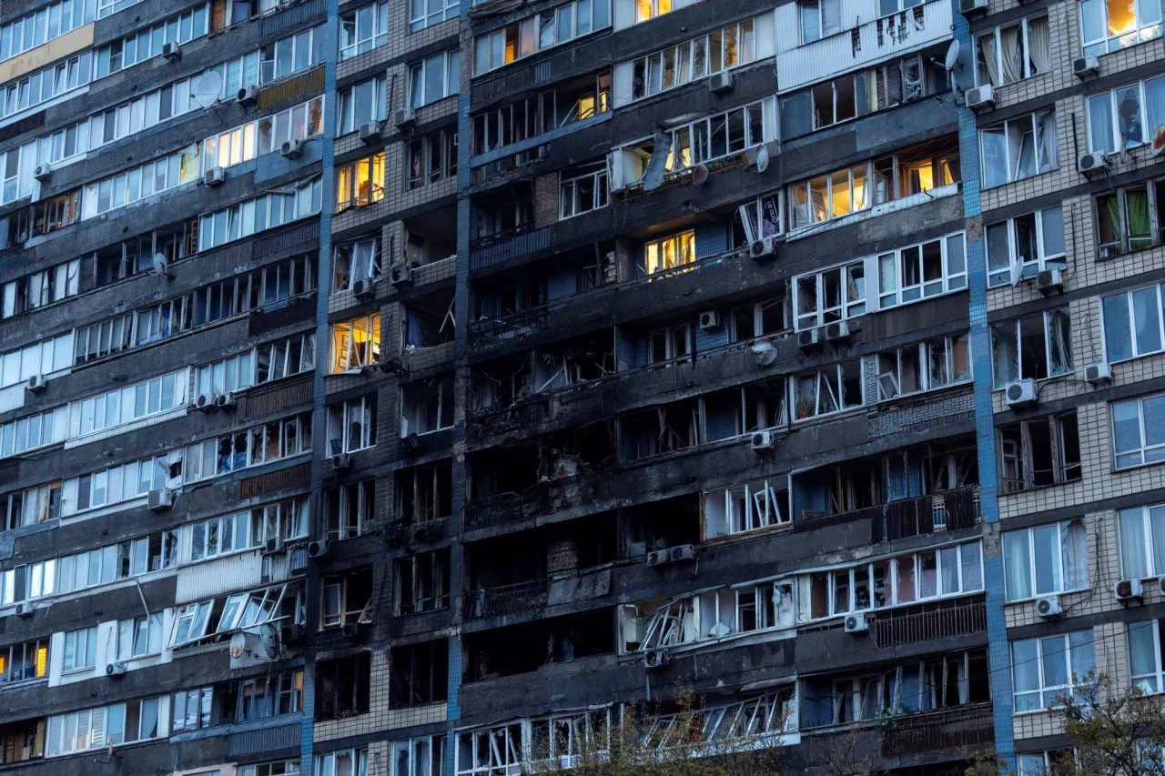 Майже 2,5 тисячі пошкоджених об’єктів: як Київ відновлюється після атак
