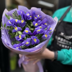 Київ “штурмує” квіткові магазини: скільки доведеться заплатити за букет на День матері