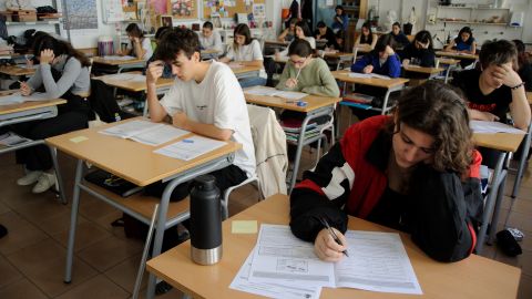 Понад 355 тисяч вступників і тривоги під час тестів: в Україні стартував основна сесія НМТ