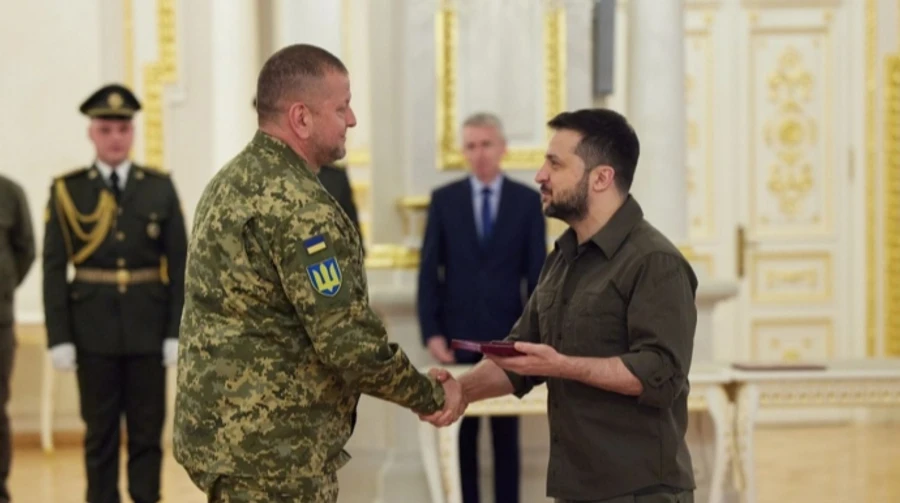 Залужний випереджає Зеленського в рейтингу довіри українців — нові дані КМІС