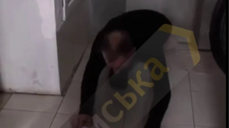 Змушували носити капці в зубах і «гавкати»: гучний скандал в Одеському СІЗО обернувся відстороненням керівництва