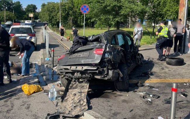 Після смертельної ДТП у Києві з’ясувалося: водій Mercedes мав 39 порушень ПДР.