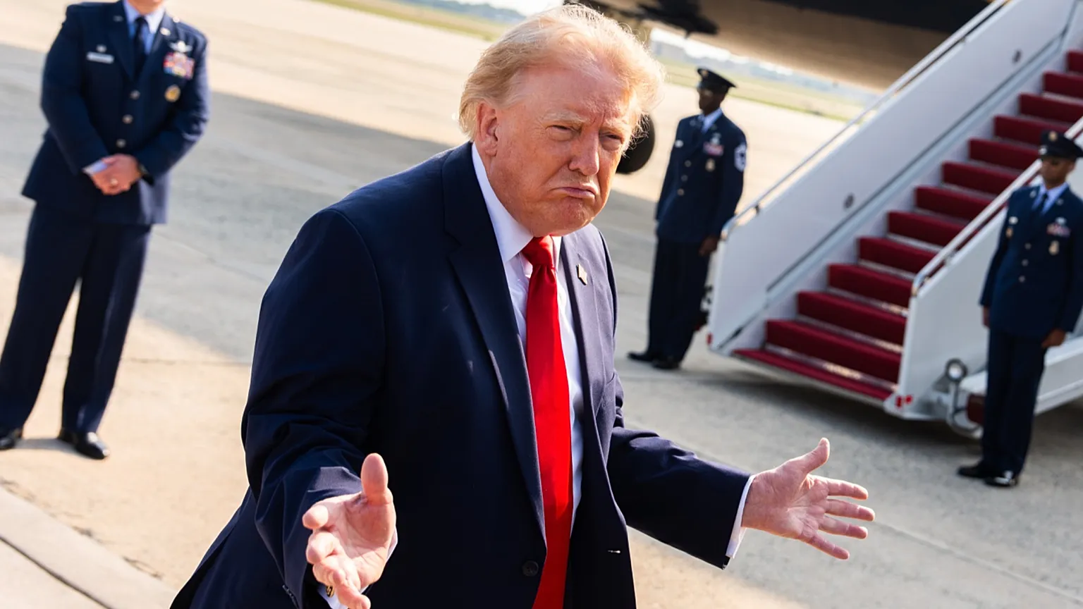 Негода зірвала святкування у Вашингтоні: виступ Трампа на 250-річчя США довелося відкласти