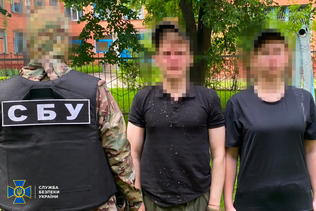 Хотіли пустити локомотив під укіс: СБУ схопила агентів РФ із двома бомбами на Чернігівщині