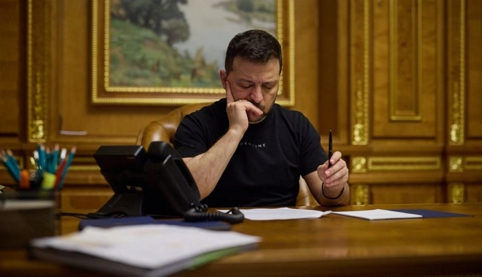 Воєнний стан продовжать до осені: Зеленський подав закони до Ради
