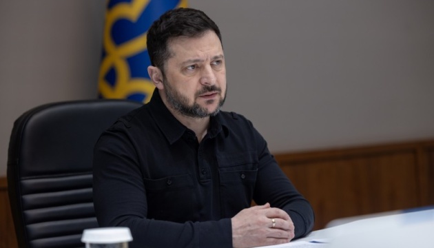 Україна б’є все глибше: Зеленський підтвердив атаки на стратегічні паливні об’єкти Росії за 1500 км