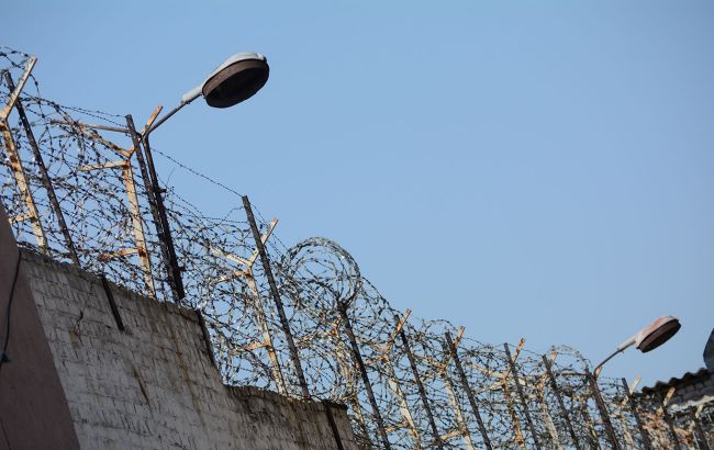 ЄС вдарив санкціями по причетних до катувань українців
