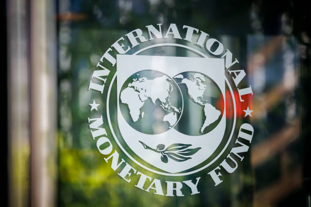 Комуналка готується до великого стрибка: МВФ назвав рік початку підвищення тарифів на газ і світло