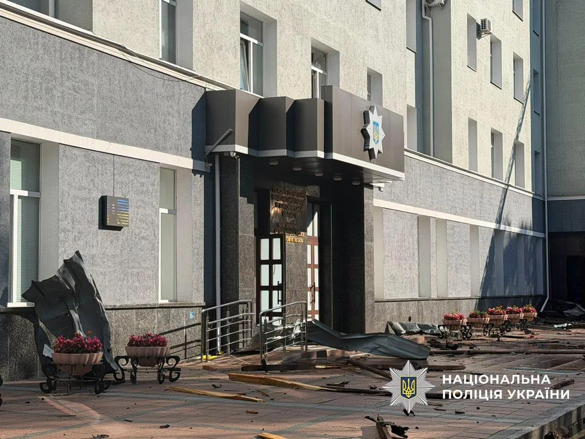 Удар по центру Житомира: російський дрон влучив у будівлю Нацполіції, є загиблі