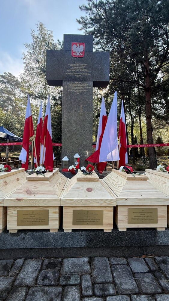 На Волині перепоховали останки 55 поляків, убитих у 1943 році: серед жертв — 26 дітей