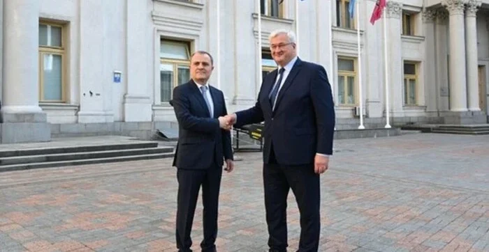 Азербайджан готовий дати Україні газ: глава МЗС Байрамов прибув до Києва з важливими домовленостями