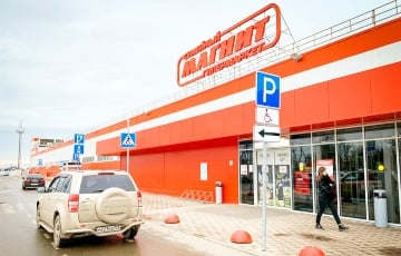 Дзеркальна відповідь на терор: під Москвою після атаки безпілотників запалав гіпермаркет «Магніт»
