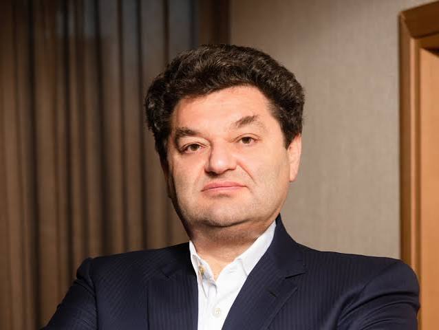 Майже 300 номерів і рахунки 25 осіб: слідство розширило справу про замах на Єрмолаєва в Монако