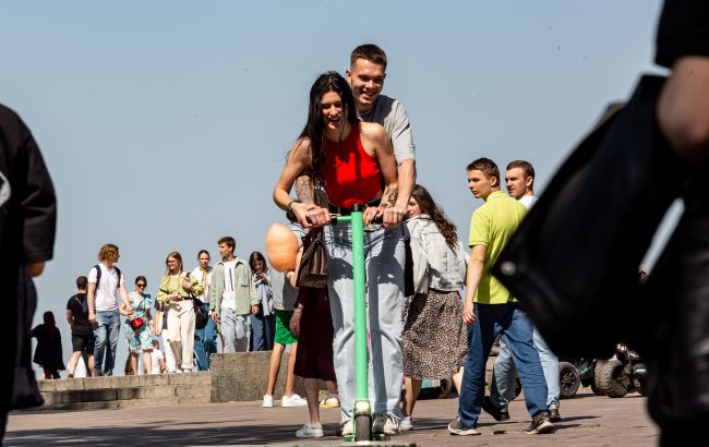 Вулиці звільнять від електросамокатів: операторам дали два тижні
