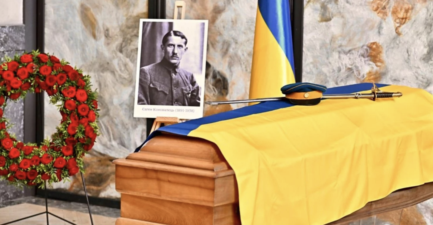 Повернення через 88 років: у Роттердамі ексгумували останки Євгена Коновальця для перепоховання в Україні