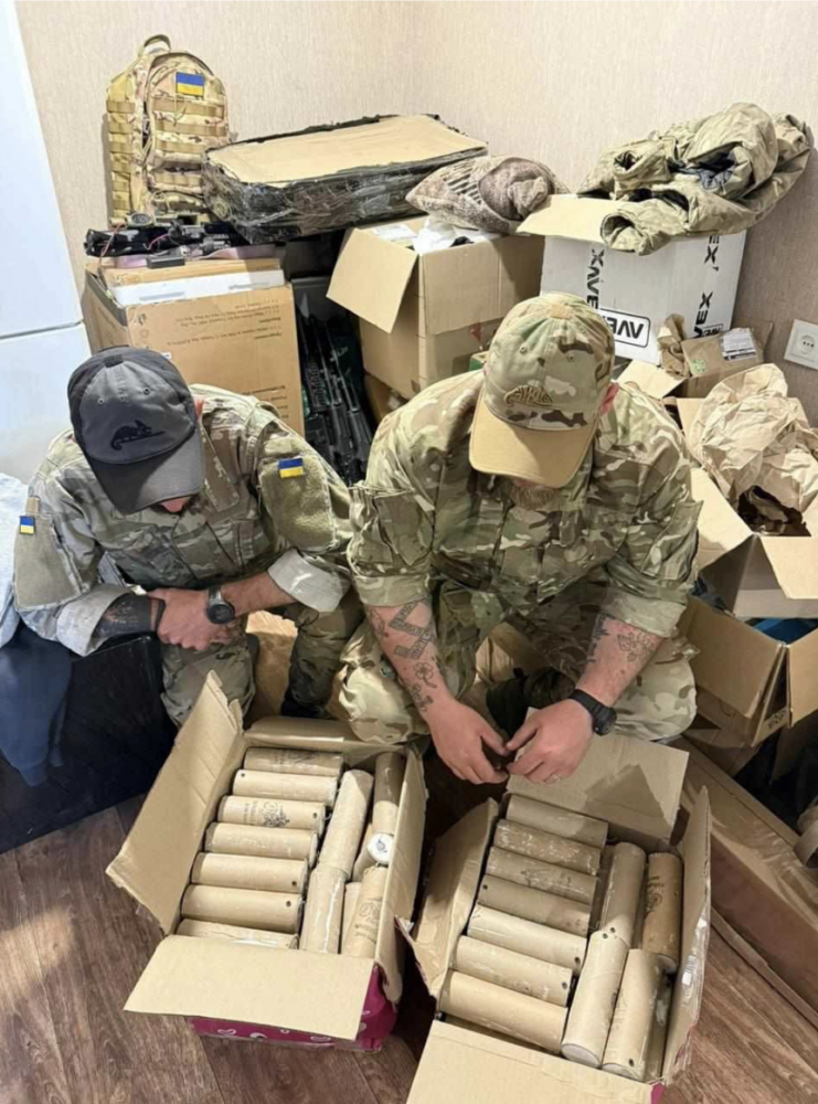 Завдяки Андрію Єльцеву чергова партія димових шашок відправляється на фронт
