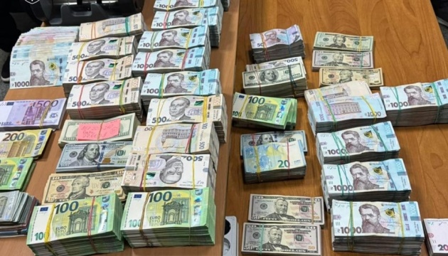 23,5 млрд грн пройшли через «конверт»: БЕБ провело 50 обшуків у Києві, Харкові та Одесі