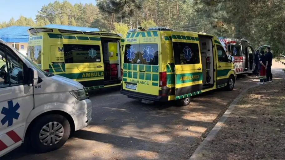Після років в окупації — нарешті вдома: Україна вивезла ще вісьмох людей і возз’єднала три родини