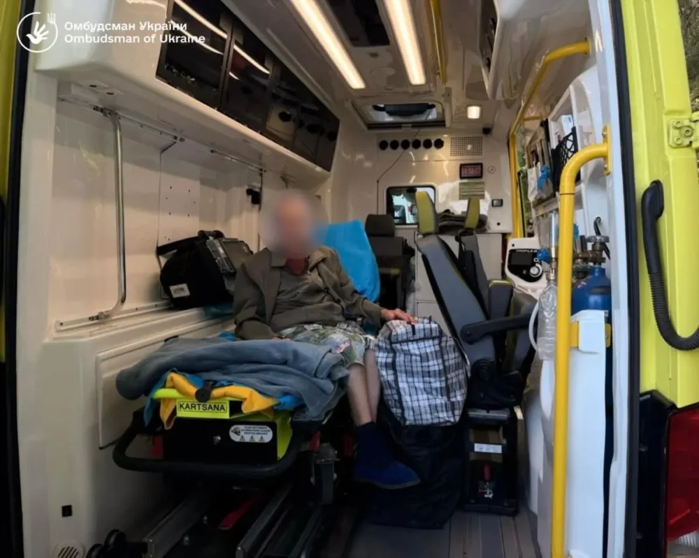 Після років в окупації — нарешті вдома: Україна вивезла ще вісьмох людей і возз’єднала три родини