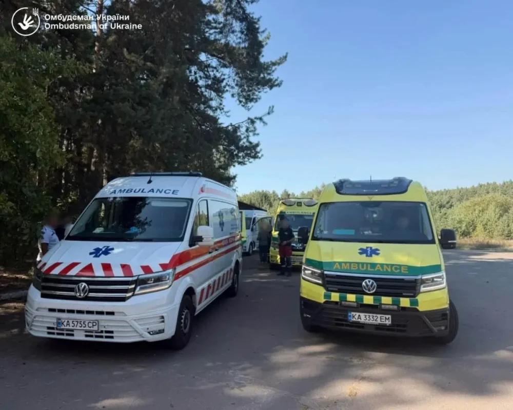 Після років в окупації — нарешті вдома: Україна вивезла ще вісьмох людей і возз’єднала три родини