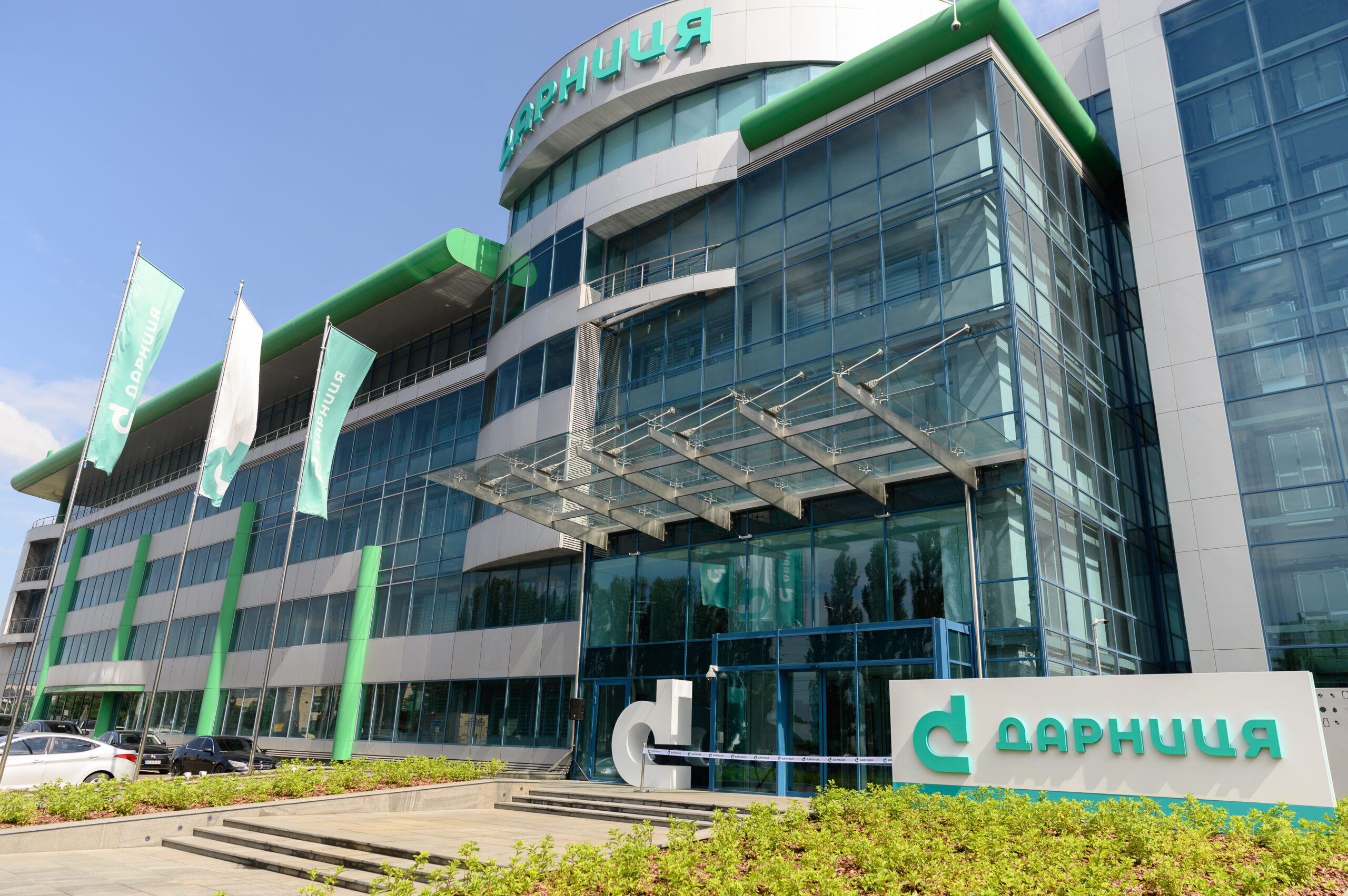 Росія вдарила по фармзаводу «Дарниця» у Києві: двоє загиблих, десятки постраждалих і пожежі по місту