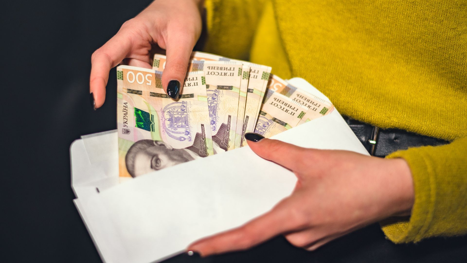 На тлі ударів по інфраструктурі готівка може стати основним способом розрахунку у разі перебоїв зі зв’язком та банківською системою