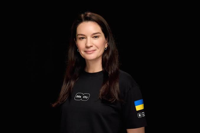 Коваль отримала контроль над ключовими напрямами Мінцифри, а її чоловік повернувся на держслужбу