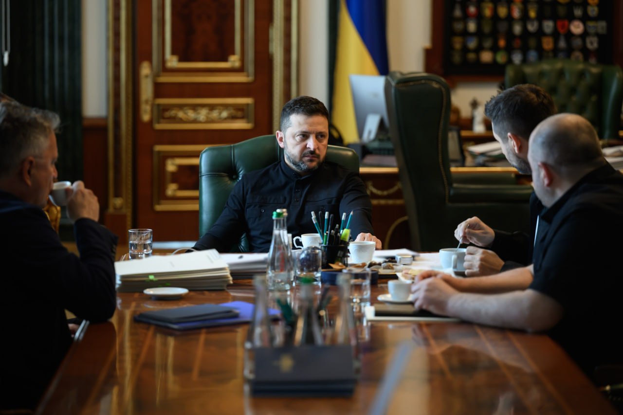 «Знаємо, що має спрацювати до зими»: Зеленський розкрив підсумки переговорів із посланцями Трампа