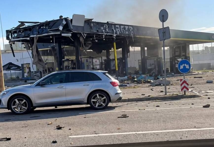 АЗС у Києві знову під ударом: російські дрони влучили у дві заправки, одну атакували двічі