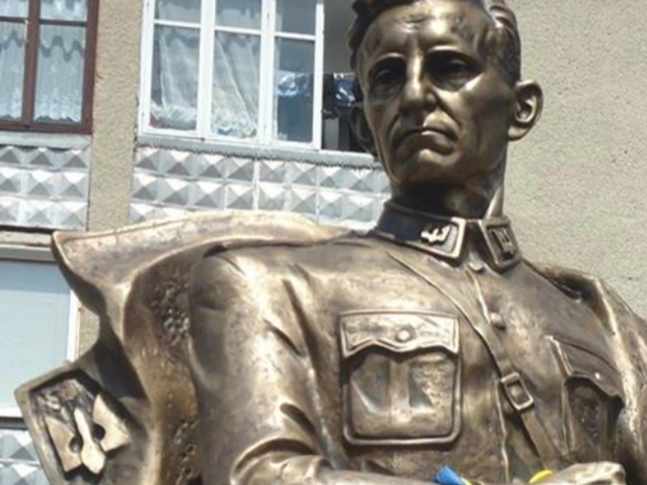 Дипломатичний шторм через історичну пам’ять: скандальне рішення Львівської облради про рік Шухевича викликало жорстку реакцію Варшави та гнів офіційного Києва