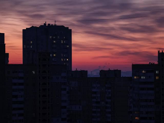 Масштабні перебої зі світлом та удари по промислових об’єктах у РФ та в Криму