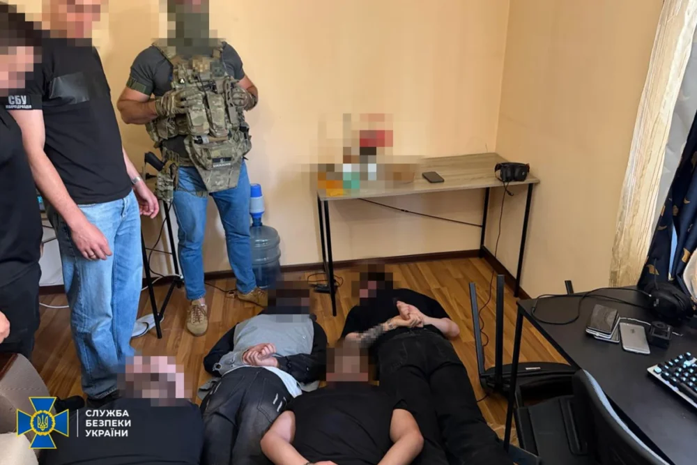 Замість побачення — порожній рахунок: як шахраї під виглядом жінок обдурили щонайменше 80 людей