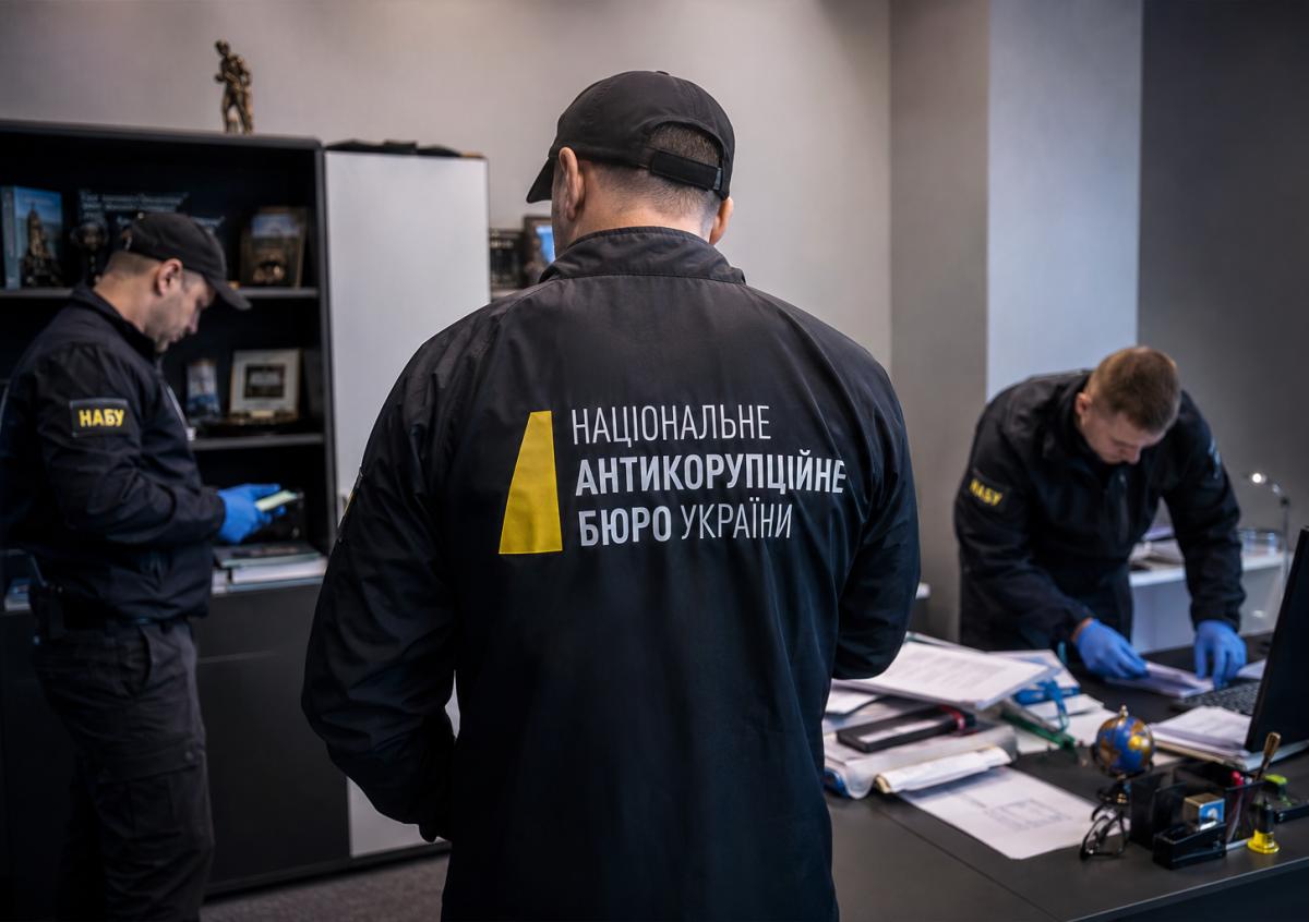 Мільярд за неіснуючі послуги: НАБУ викрило масштабну схему на експорті української зброї