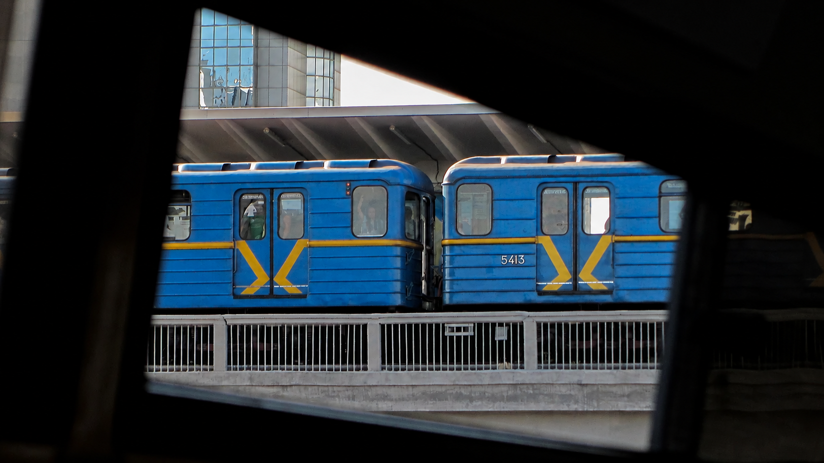 У Києві обговорюють повернення оплати у метро під час жовтого рівня тривоги